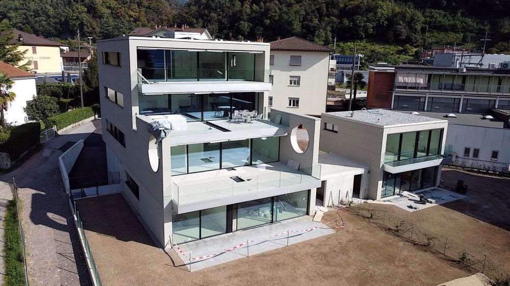 Elegante 4.5 locali al primo piano con terrazza e parziale vista lago - Bild 1