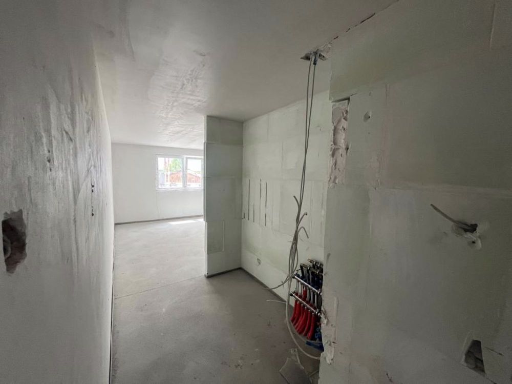 Superbe appartement neuf de 3.5 pièces au dernier étage neuf avec vue panoramique sur les Alpes et le château médiéval - Bild 8