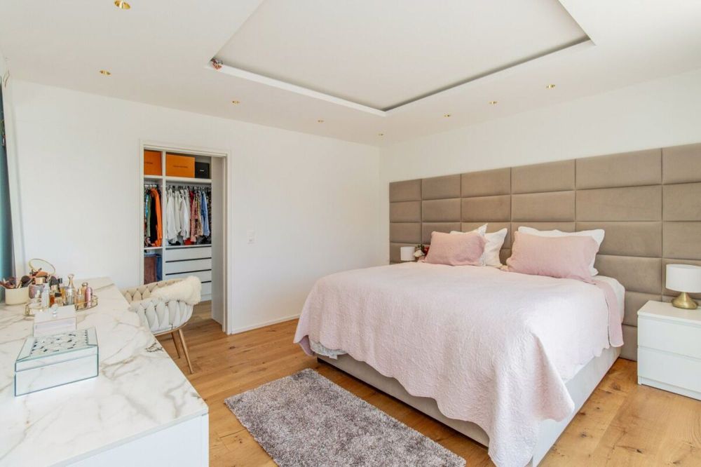 Design trifft Wohnkomfort - 5.5-Zimmer-Einfamilienhaus mit hochwertigem Ausbau und Aussenpool - Bild 13