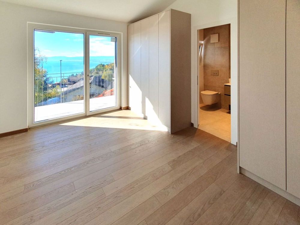 Traumhafter Blick auf den See - mit Balkon und Garten - Bild 5