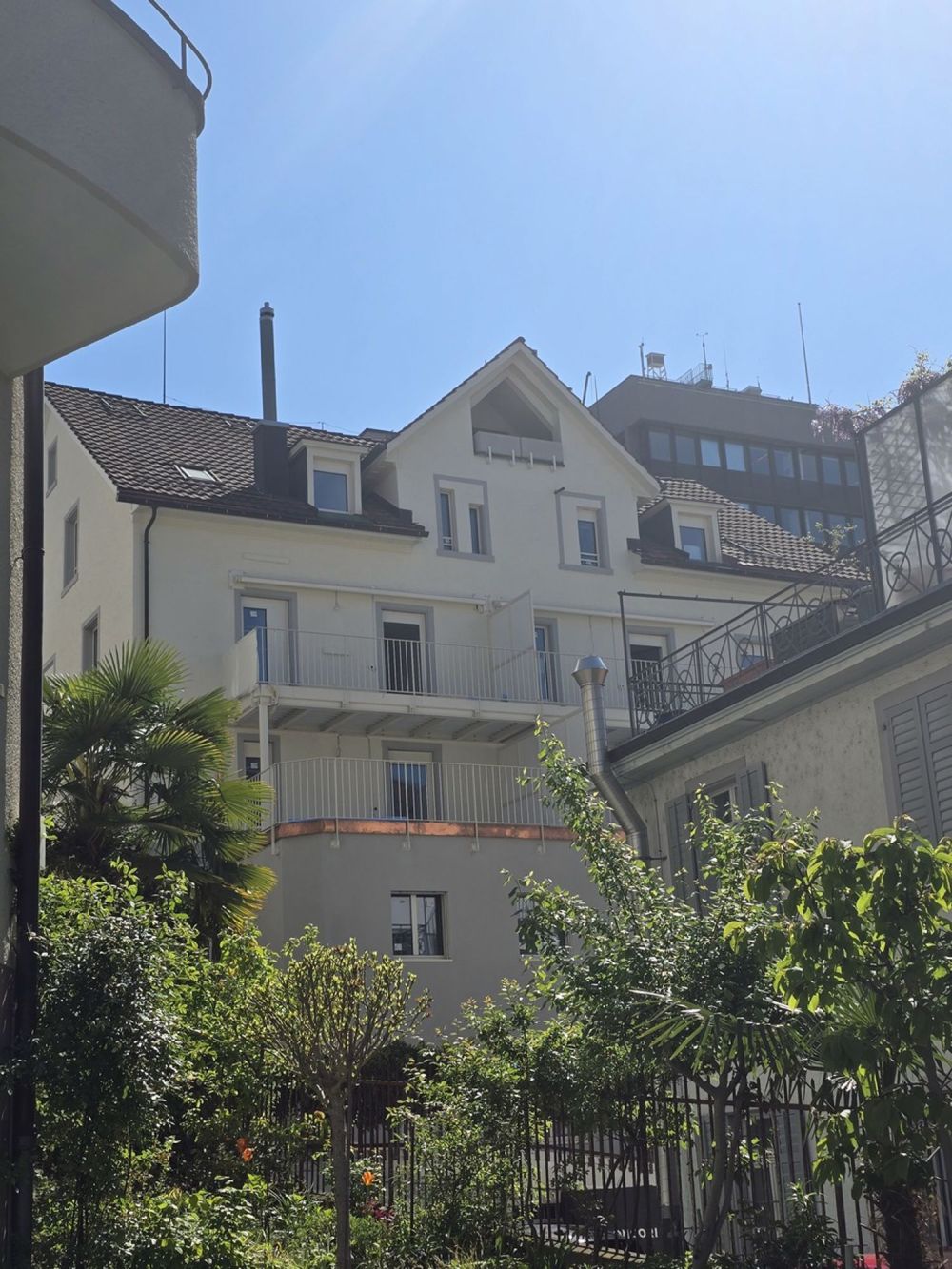 Moderne 3 Zi-Wohnung mit 19m2 Terrasse / Erstbezug nach Sanierung - Aussenansicht