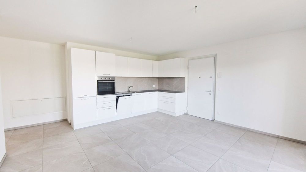 Neue 2,5-Zimmer-Wohnung mit überdachtem Balkon und freier Aussicht - Bild 2