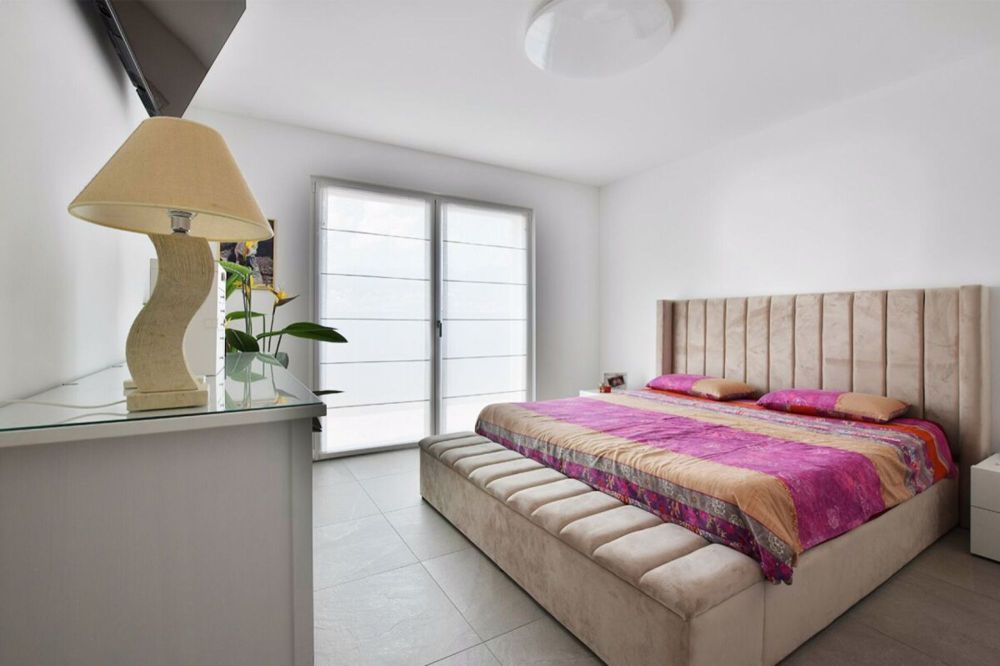 Luminoso attico con grande terrazza - Bild 6