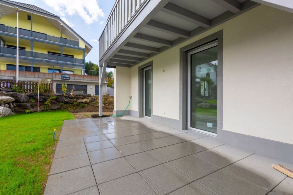 Grosszügig modern mit Garten und Doppelgarage - Bild 2