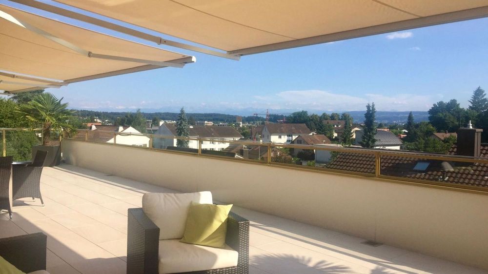 Exklusive 4.5-Zimmer-Terrassenwohnung mit Panoramablick und Top-Ausstattung - Bild 1