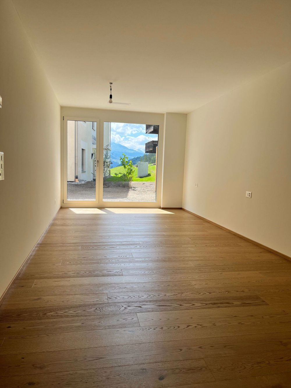 Neubau: Helle 4.5-Zimmerwohnung mit Garten in Falera (Erstwohnsitz) - Bild 12