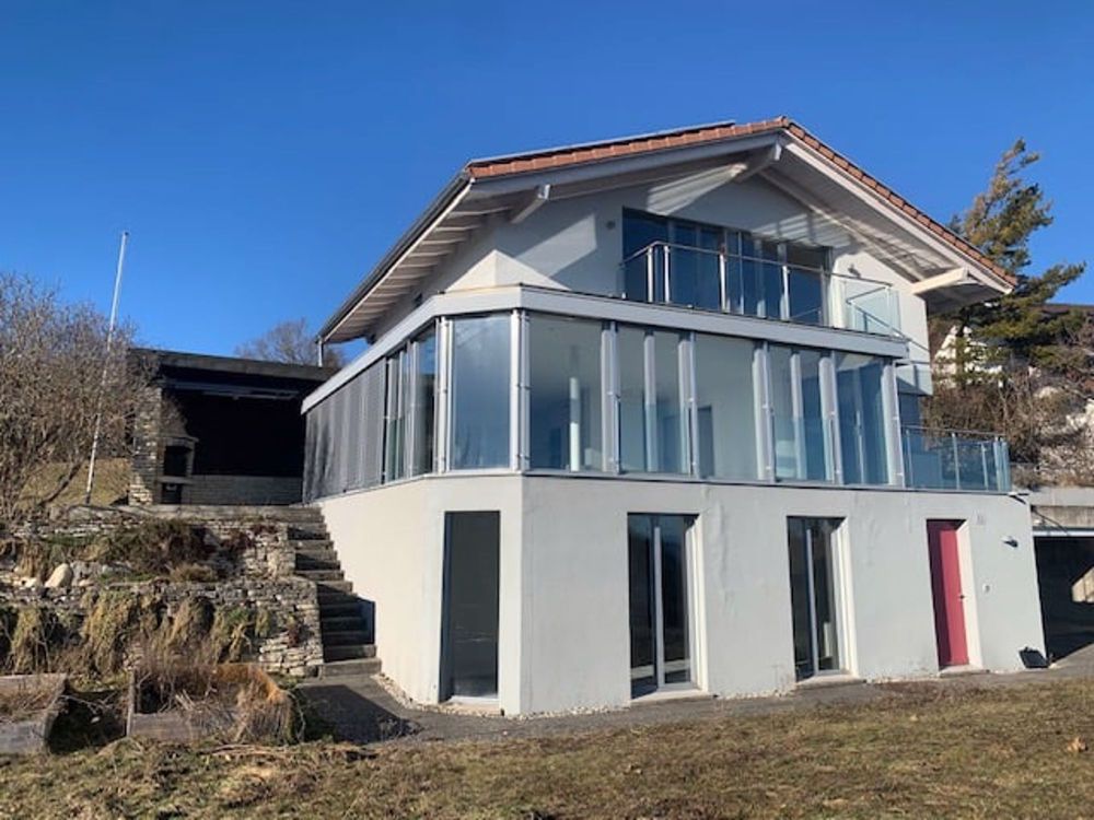 2073 Enges/NE Spacieuse et magnifique villa avec vue et garage double - Bild 1
