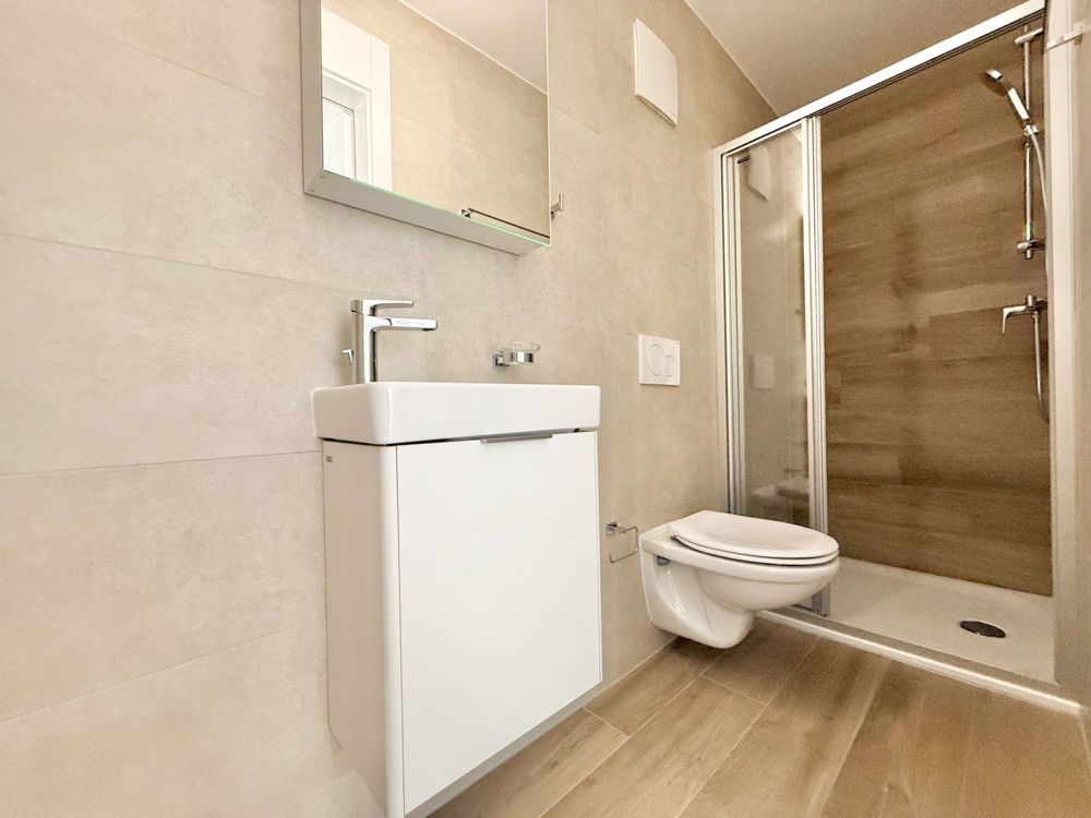 Attique de 170 m² sous toit cathédrale avec galerie spectaculaire! - salle de bain parentale