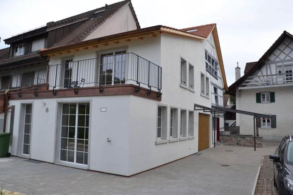 3-Generationen-Haus, 7-Zi.+2-Zi.+Garten, edel, modern & chic restauriert,sehr hell,alles bio - Sitzplatz vor der Küche / oben Terrasse vor Schlafzimmer und Bad