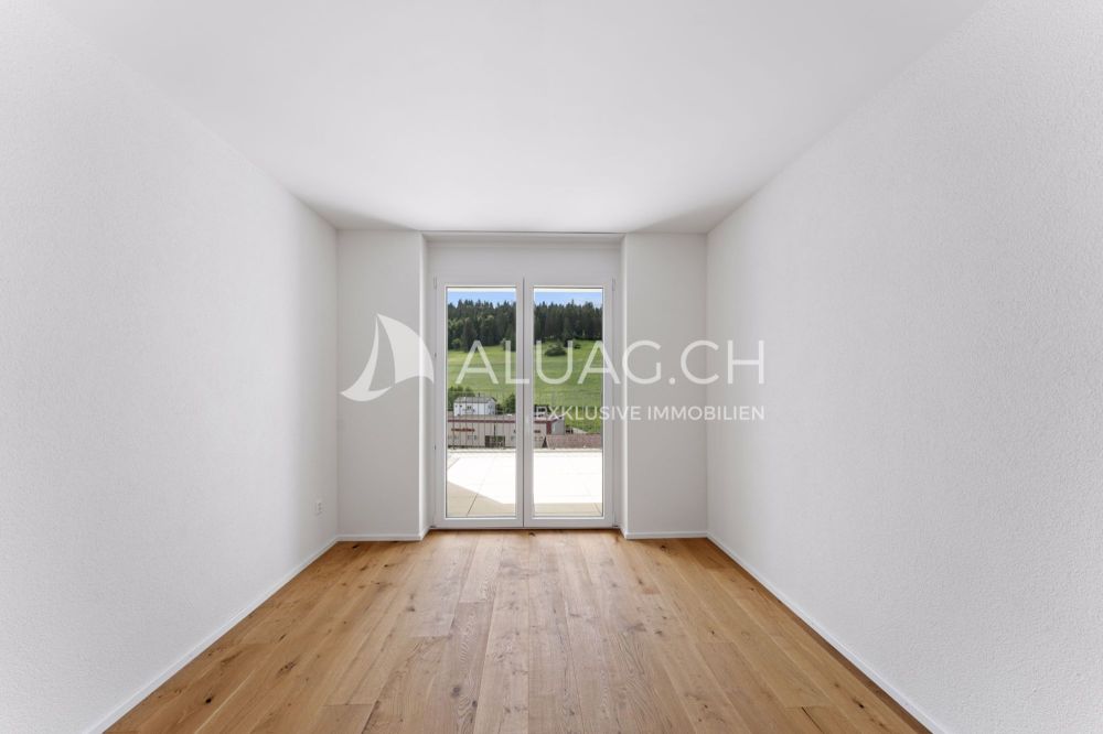 JURA LIVING - CHARMANTE 3.5 ZIMMERWOHUNG - Weiteres Zimmer mit vielen Einrichtungsmöglichkeiten und direktem Zugang zum Balkon