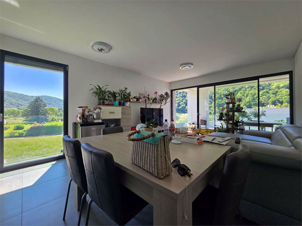 Neue 2.5-Zimmer-Wohnung mit großer Terrasse, eigener Waschküche und Parkplatz - Bild 3