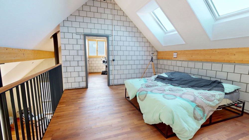 Sehr grosszügige Dachwohnung an sehr ruhiger Lage - Galerie