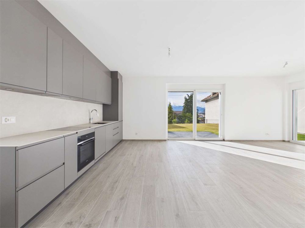 Nuova villa immersa nel verde a Sant'Antonino - Bild 1