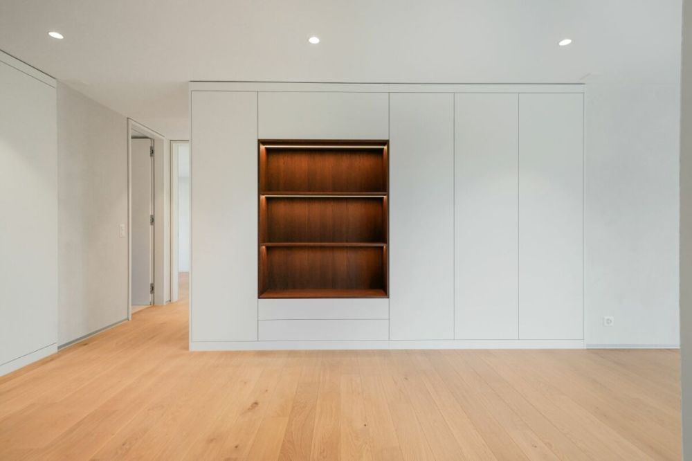 Exklusive 4.5 Zimmer Neubau Terrassenwohnung mit atemberaubender Weitsicht über den Murtensee -  Bild 8