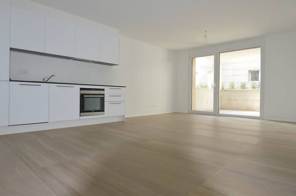 5676_Balerna, posizione comoda, 2.5 loc.con terrazzo coperto -  Bild 2