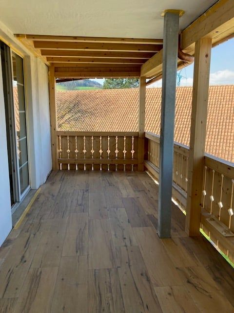 Moderne 3.5-Zimmer-Wohnung in Büsserach mit gedecktem Balkon und Gartensitzplatz -  Bild 2