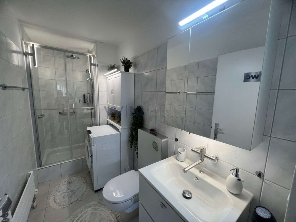 Einladung, das Leben aus einer neuen Perspektive zu sehen - Neuwertiges Badezimmer