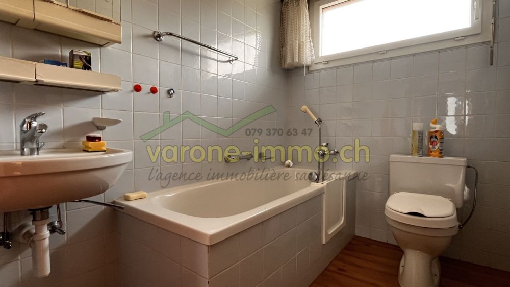 Villa de 6 pièces à Ormône/Savièse avec grand terrain constructible - Salle de bain
