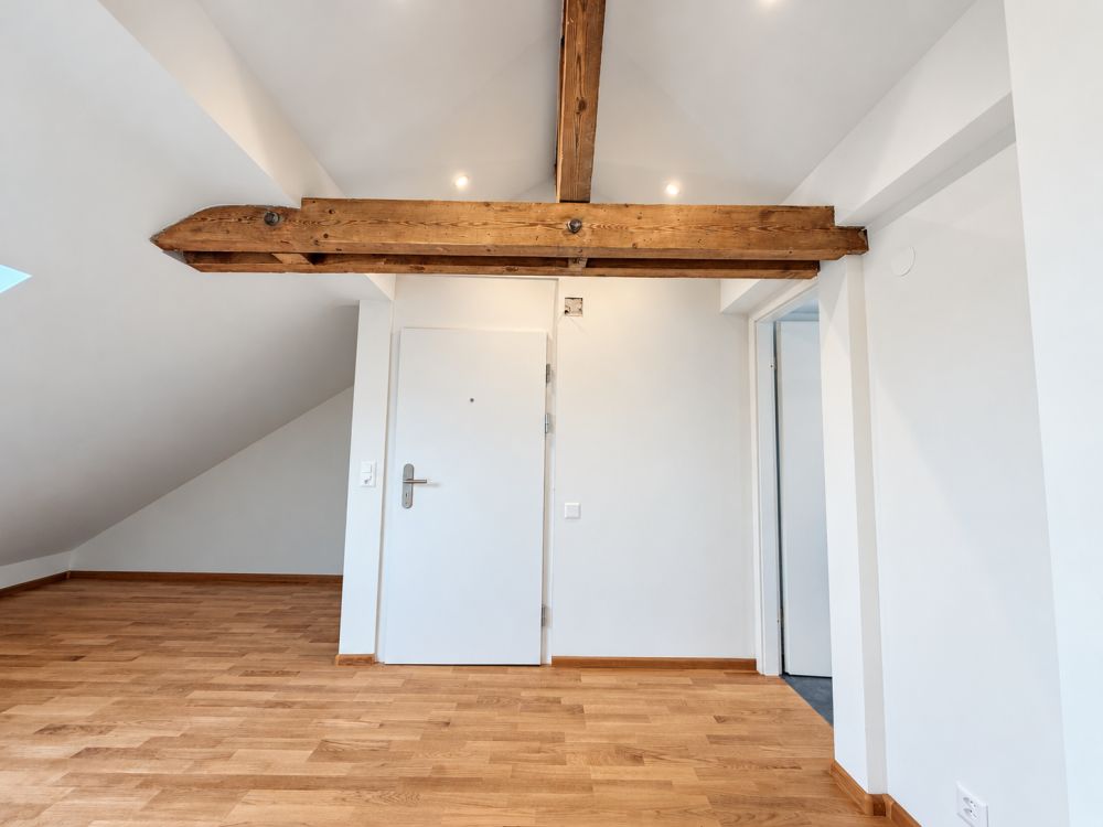 Stilvoll renovierte 2.5-Zimmerwohnung im Dachgeschoss als Erstbezug -  Bild 8