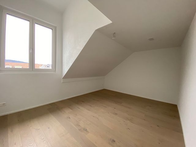 Charmante 4.5-Zimmerwohnung mit leichten Dachschrägen - Zimmer 1