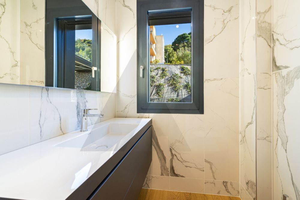 ELEGANTE APPARTAMENTO VISTA LAGO A MONTAGNOLA - Bild 8