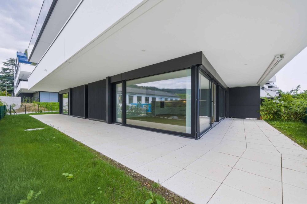 Neue Wohnung mit hohem Standard - 5,5 Zimmer in Ecklage mit Terrasse und privatem Garten -  Bild 1