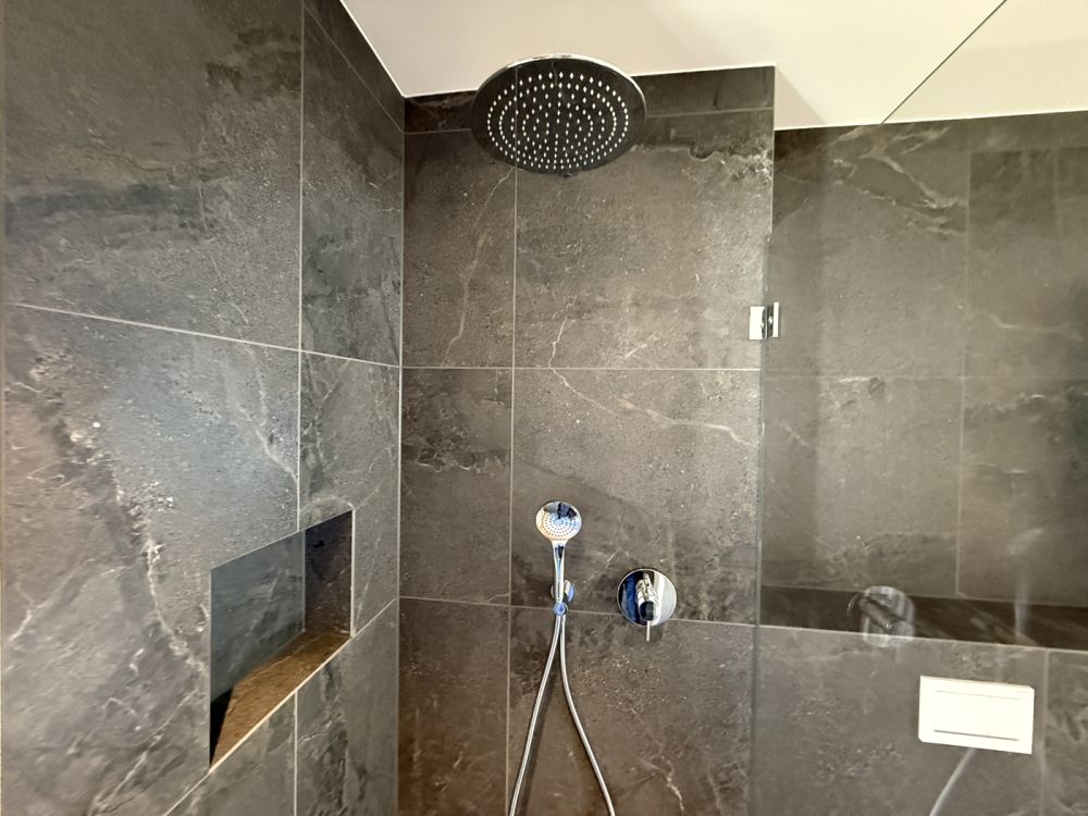 2.5 ZIMMERWOHNUNG 1. OBERGESCHOSS - Nasszelle
