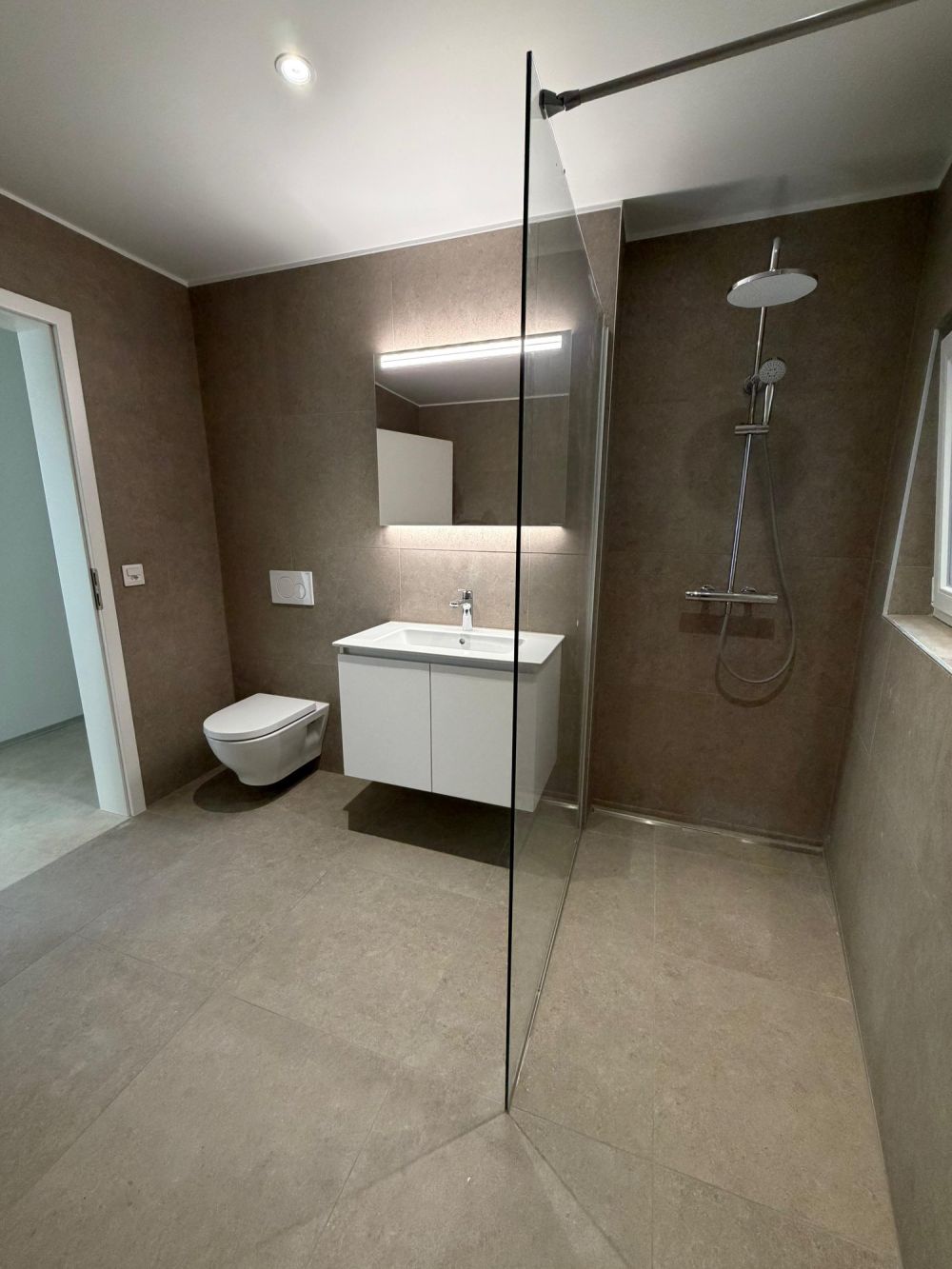 Nouvelle construction ! Magnifique appartement de 4,5 pce, avec jardin,  situé en rez-de-Chaussée -  Bild 8