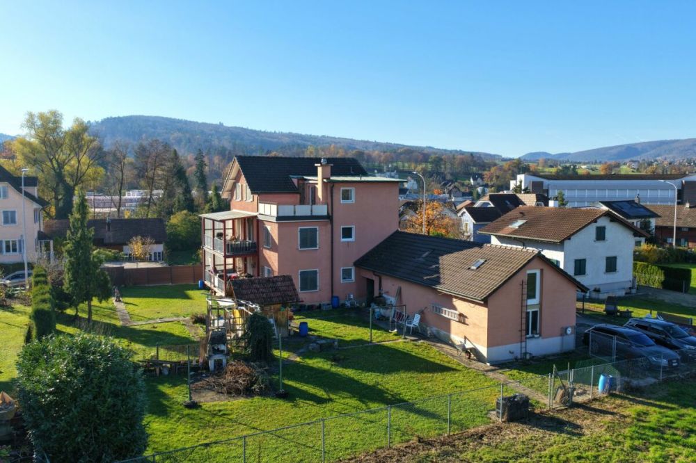 Attraktives Mehrfamilienhaus mit grossem Grundstück und wertvollem Entwicklungspotential - Bild 1