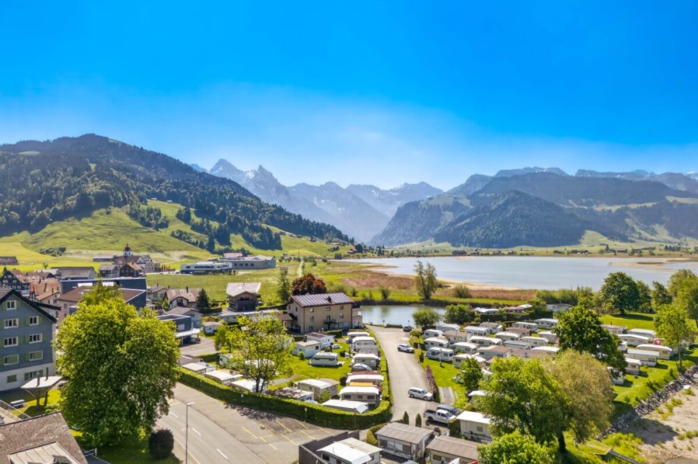 Euthal: Design trifft Natur, Gartenoase am Sihlsee - Euthal