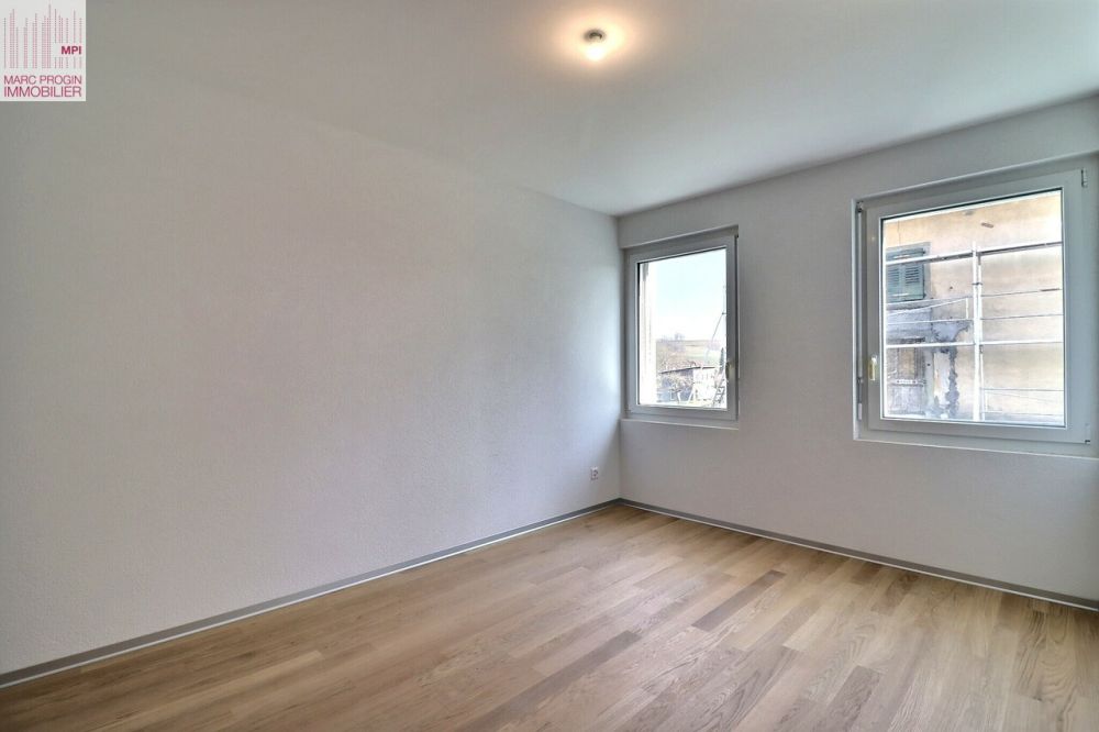 Letztes 5.5-Zimmer-Apartment in kleiner PPE in landwirtschaftlicher Zone - Une des 4 chambres à coucher