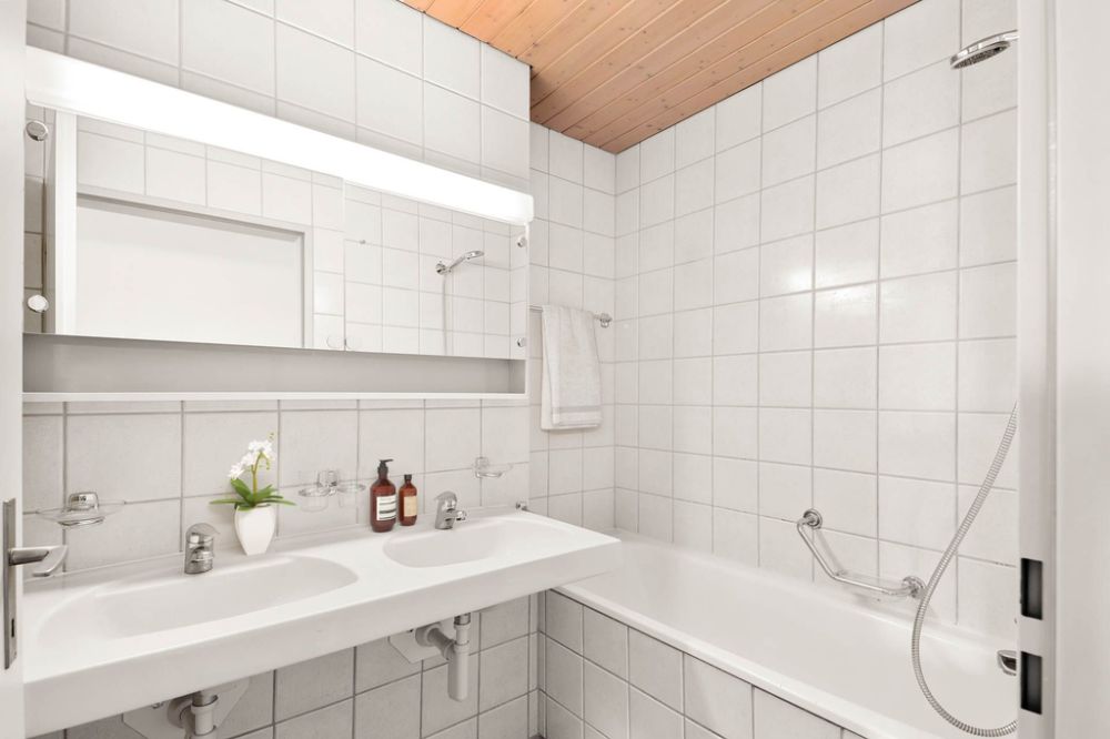 Wohnung mit herrlicher Aussicht - Erstvermietung nach Totalsanierung - Badezimmer
