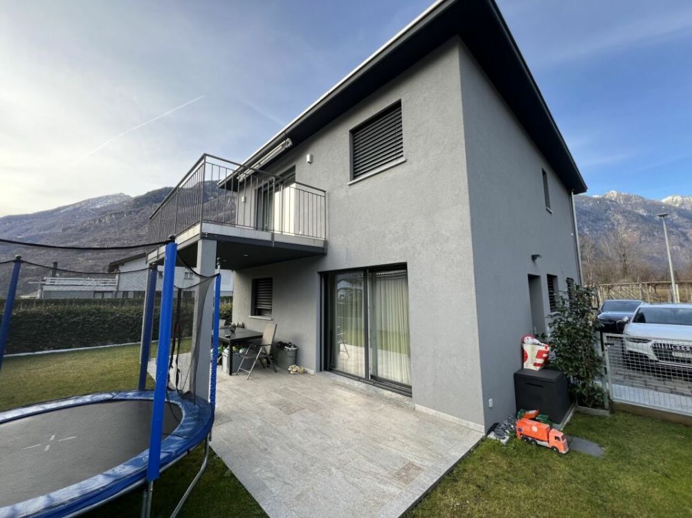 Moderna casa bifamiliare individuale, di 4.5 +3.5 locali con ampio giardino - Bild 4