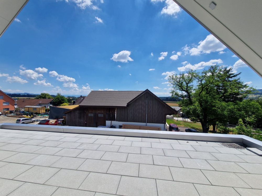 Neubezug – Exklusive 4½-Zimmer-Maisonettewohnung im Zweifamilienhaus -  Bild 2