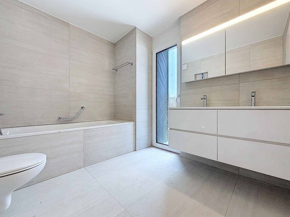 Nouvelle promotion : appartement de 5.5 pièces avec balcon couvert et terrasse -  Bild 8