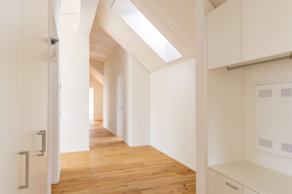 Moderne Dachwohnung: Ihr Rückzugsort in ländlicher Umgebung - Flur