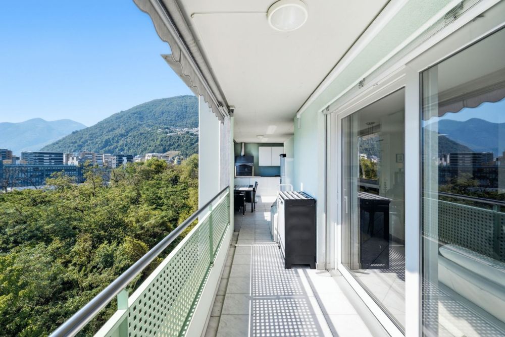 Wohnung mit 5,5 Zimmern und grünem Blick -  Bild 1
