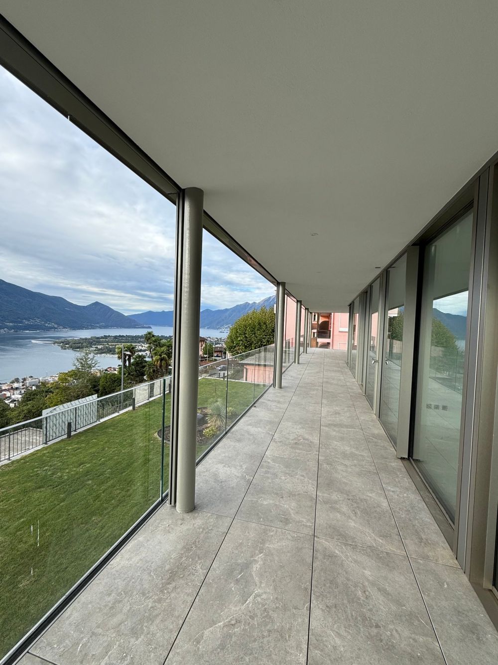 Appartamento di nuova costruzione con vista panoramica a Brione sopra Minusio -  Bild 9