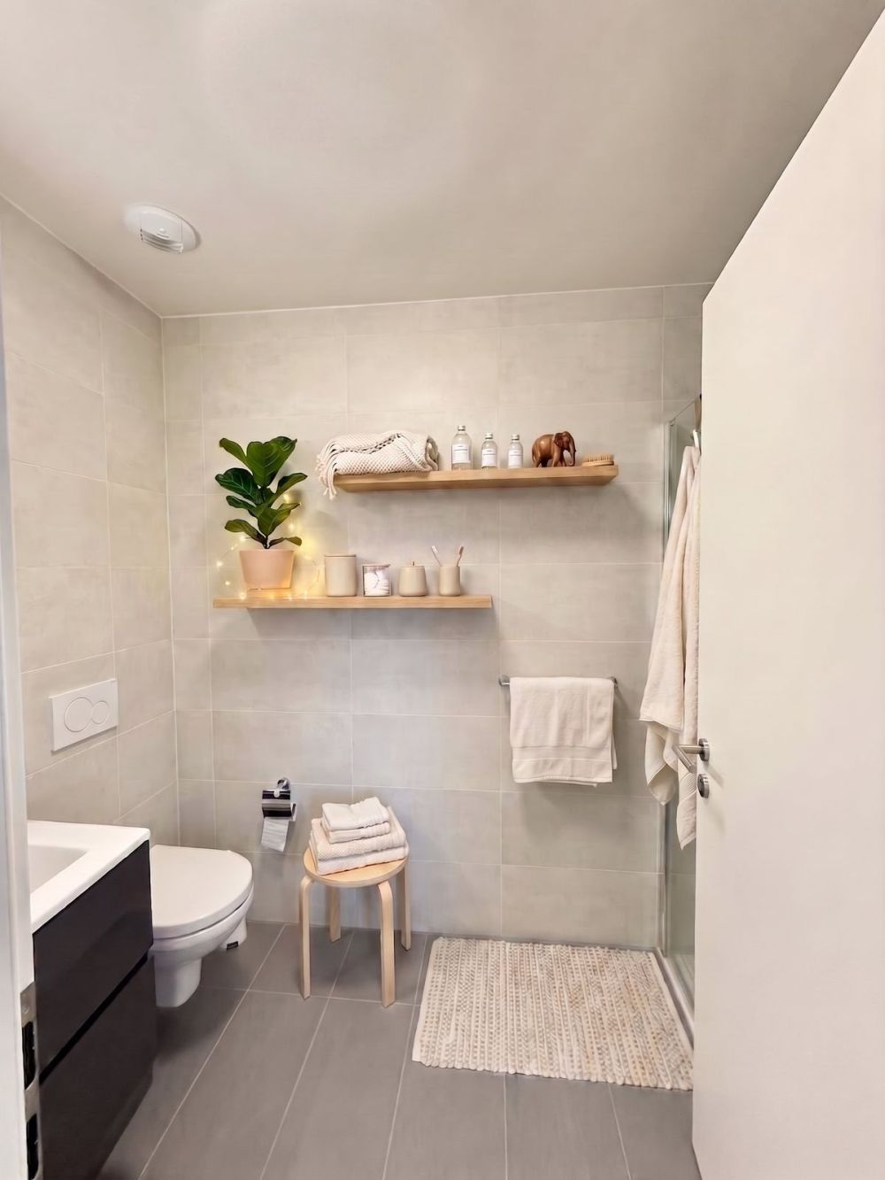 Attique neuf 4.5 pièces - Label Minergie Eco, terrasse et luminosité exceptionnelle - salle de douche parentale.