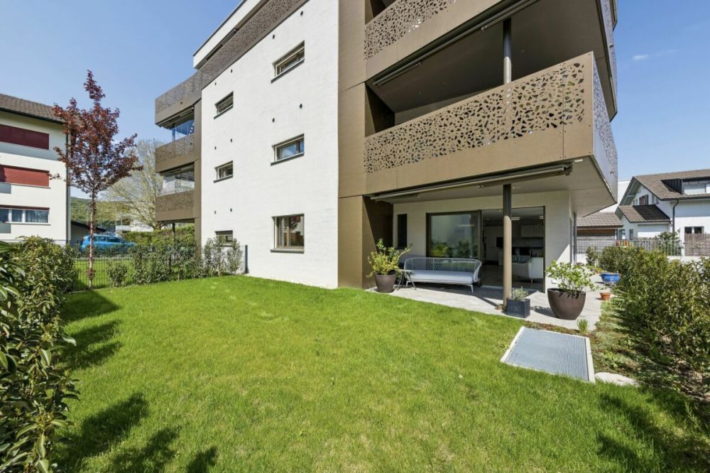 Neuwertige 2.5-Zimmer-Gartenwohnung mit viel Tageslicht - Sonniger Garten