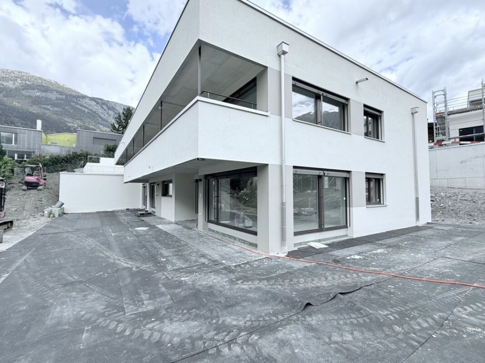 Einzigartige Erdgeschoss Wohnung mit alpinen Weitblick in Brig und grosser Sonnenterasse -  Bild 1