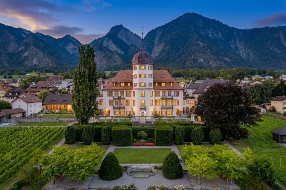 Zizers: Dachmaisonette mit Schlossambiente - Schloss Zizers