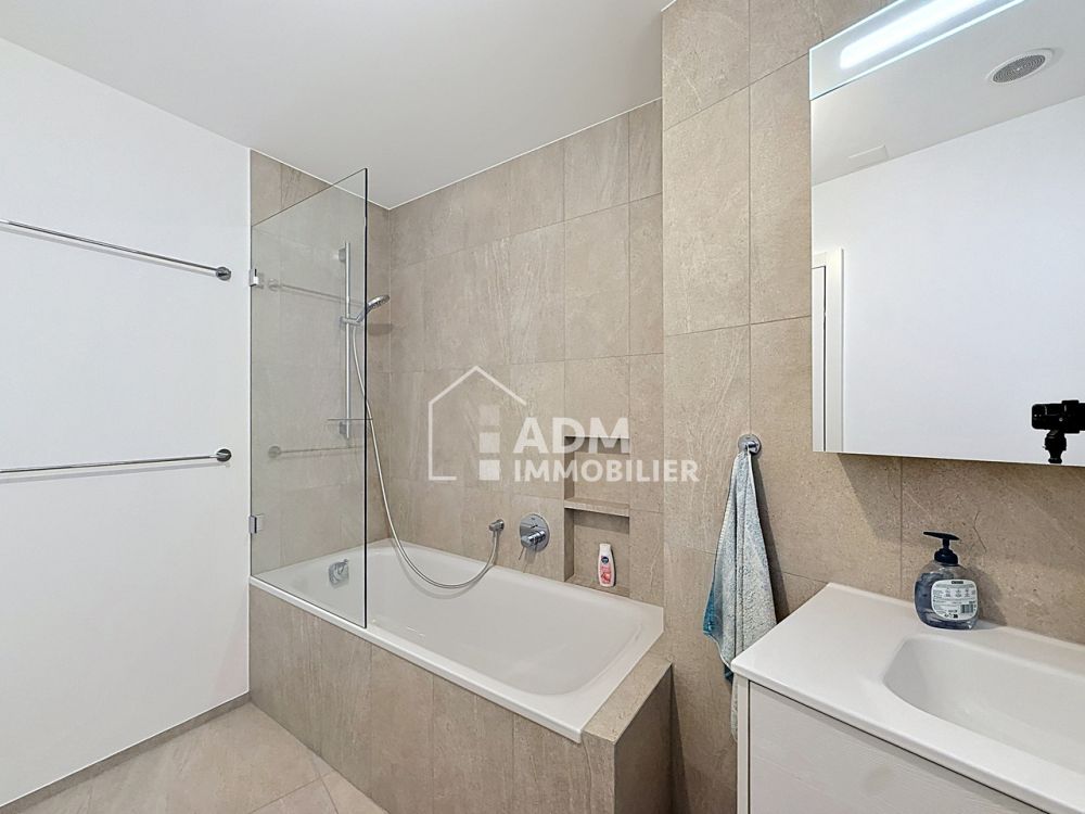 Saillon,  appartement 4.5 pièces rez avec jardin privatif de 243 m2 - Salle de bains