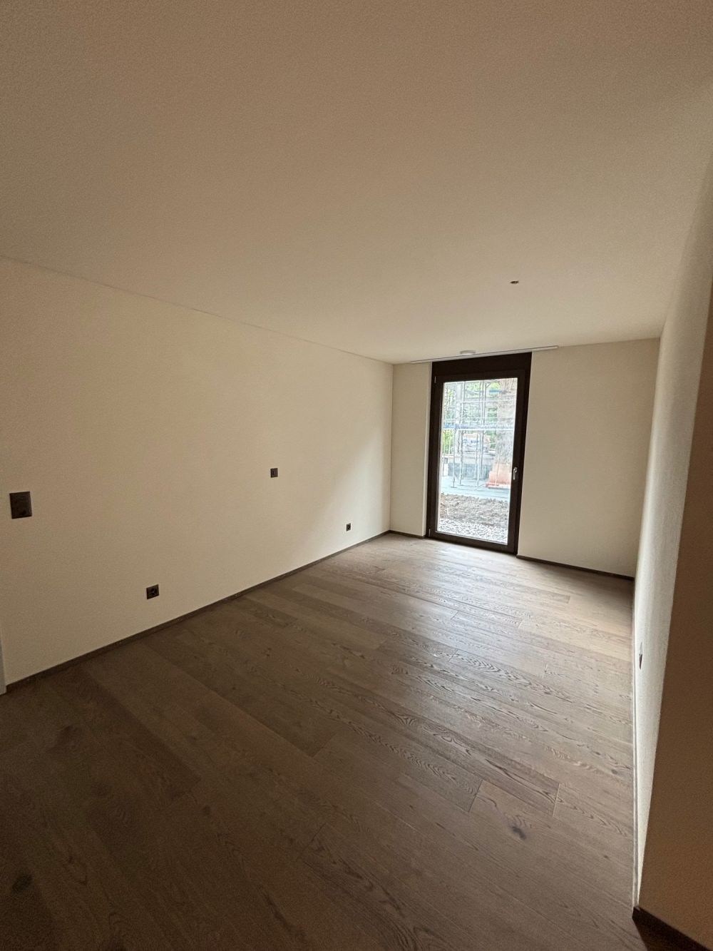 Grosszügige, neuwertige 3.5 Zimmer-Wohnung mit Garten -  Bild 11