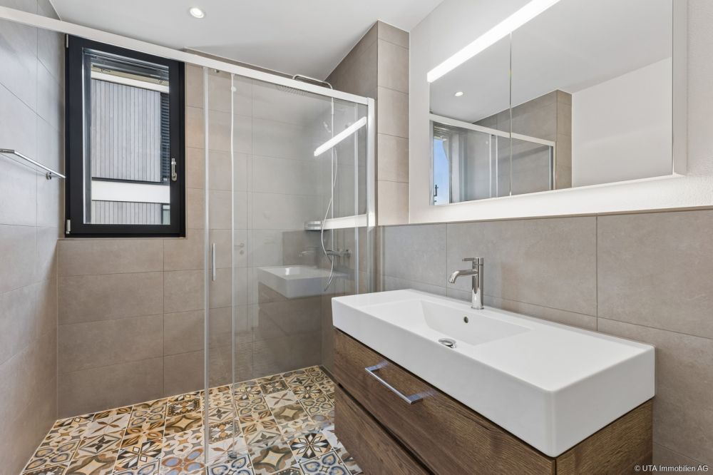 Hochwertige 3-Zimmer-Maisonette-Neubauwohnung mit grosser Terrasse un - Dusche/WC - Obergeschoss