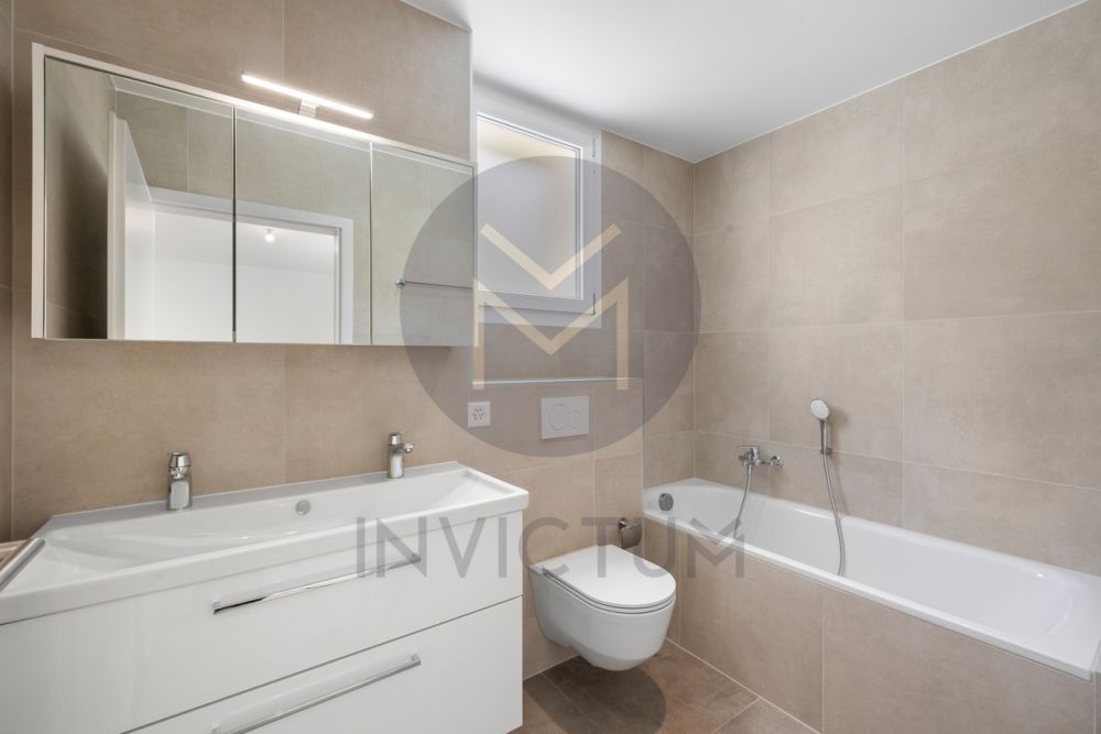 Superbe 4.5 pièces de 138 m² avec spacieuse loggia sur les hauteurs - Salle de bain