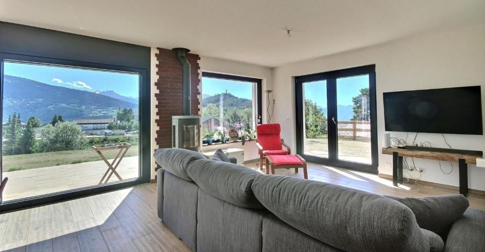 VENDU. Lens. Villa neuve de 5.5 pièces, vue sur le lac du Louché et les Alpes, à 10 minutes de Crans-Montana, proche écoles et commerces - Maison 5.5 pièces - image - 2