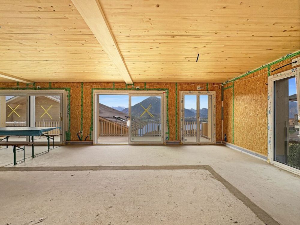 Neubau im Chaletstil, freistehend, modern und mit attraktiver Sicht über den Thunersee in Richtung Niesen und Thun - Bild 5