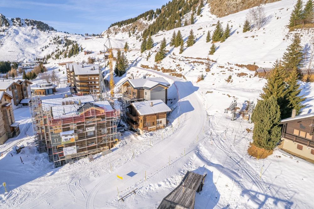 Historisches Drei-Parteien-Chalet direkt an der Trainerpiste Alpenrose - Bild 1