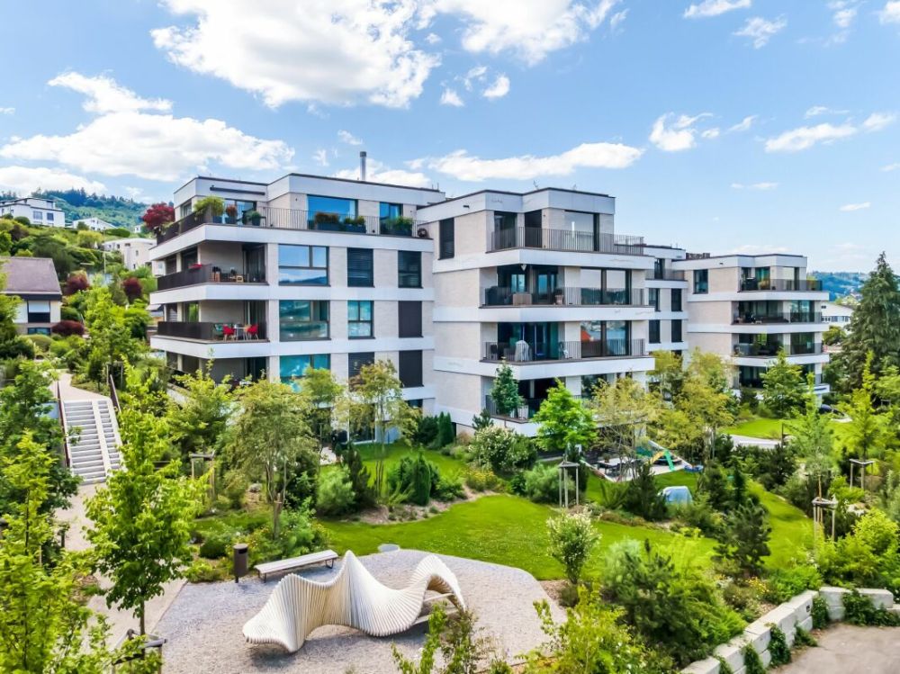 Wohnen am Zürichsee: Moderne Gartenwohnung mit viel Licht -  Bild 1